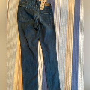 Levi’s mid rise skinny jeans